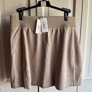 NWT SPANX SKORT SIZE LARGE